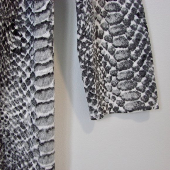 Animal Print Tunic Sweater Black White Snakeskin Print Asymmetrical Hem Small - Picture 9 of 16
